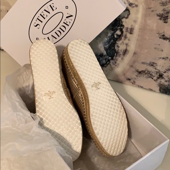 Brand new Steve Madden gold espadrilles - Picture 2 of 3